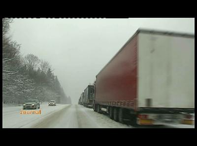 NEIGE ET VERGLAS : N89 BLOQUEE AUX CAMIONS
