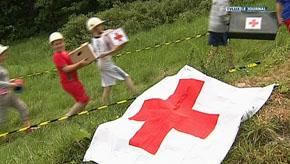 NEUFCHATEAU : 1000 ENFANST A LA JOURNEE DE LA CROIX ROUGE