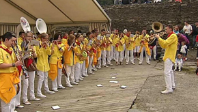 La Roche : Les bandas mettent le feu au château !
