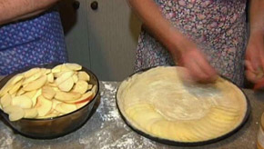 Bastogne : préparation de tartes pour la fête de Mageret