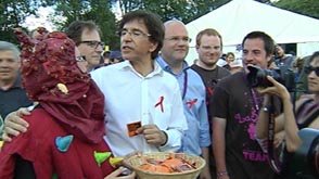 Hotton : visite d'Elio di Rupo au Lasemo Festival