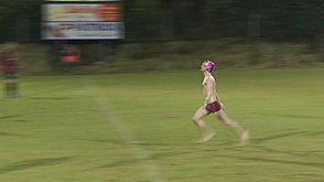 Un Streaker sur le terrain de Bleid 